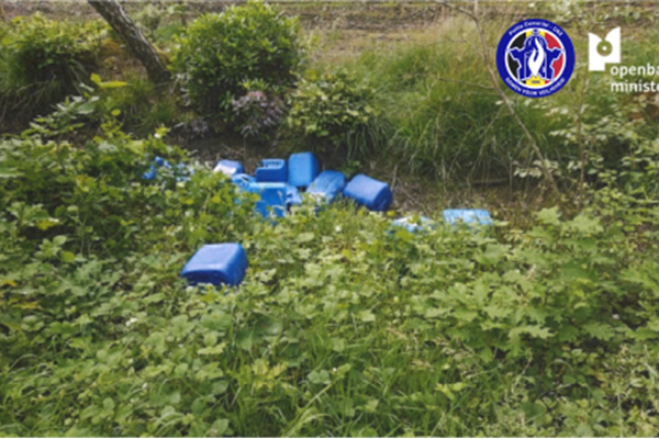 Diest - 72 bidons met mogelijk drugsafval in Diest aangetroffen